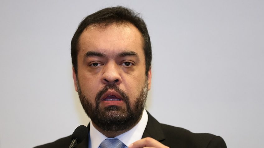 Governador do Rio negocia com Tesouro para aumentar prazo de pagamento de dívidas do estado