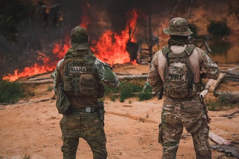 PF e Exército destroem mais de 100 acampamentos em terras indígenas de Mato Grosso