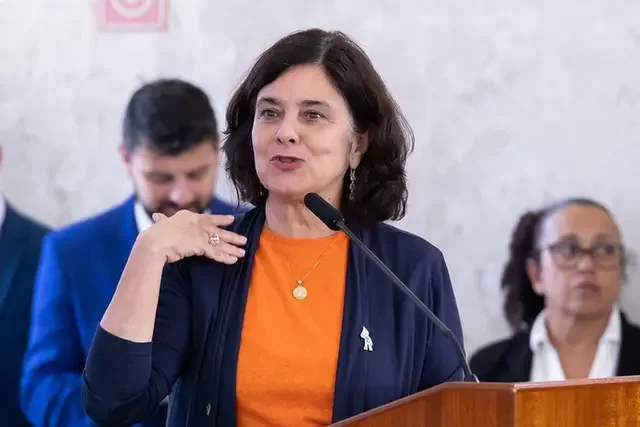 Dia da Imunização: ministra da Saúde faz apelo para retomada das altas coberturas vacinais