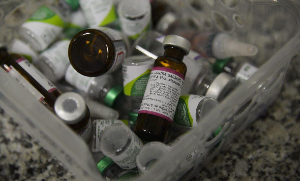 Ministério da Saúde foi obrigado a incinerar 36 milhões de doses de vacinas vencidas compradas no governo Bolsonaro