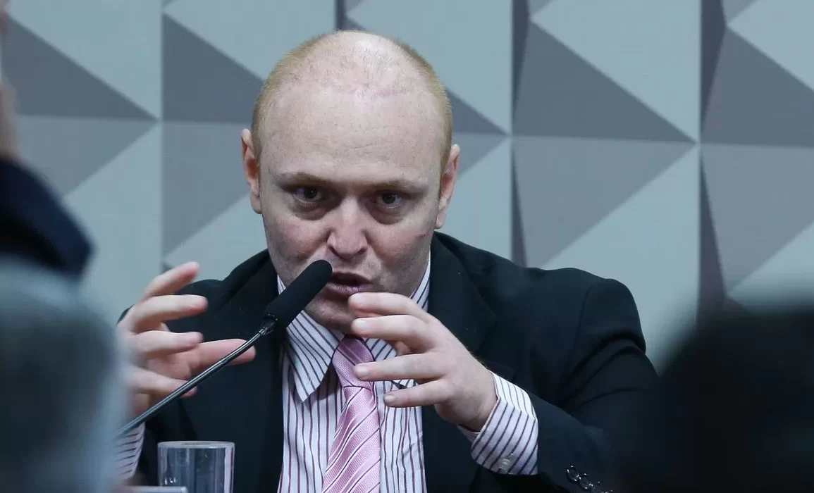 Moraes reduz em cem dias pena de Walter Delgatti por notas no Enem