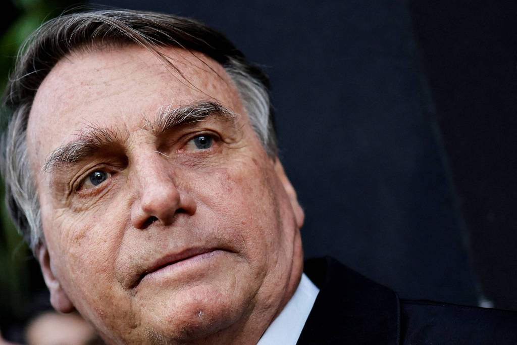 Bolsonaro recebe alta e deixa hospital em São Paulo, após se submeter a cirurgias