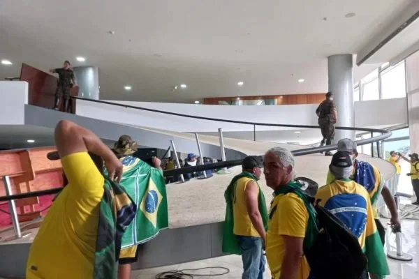 Exército resistiu em conter golpistas no Planalto em 8 de janeiro, diz relatório da PM do Distrito Federal