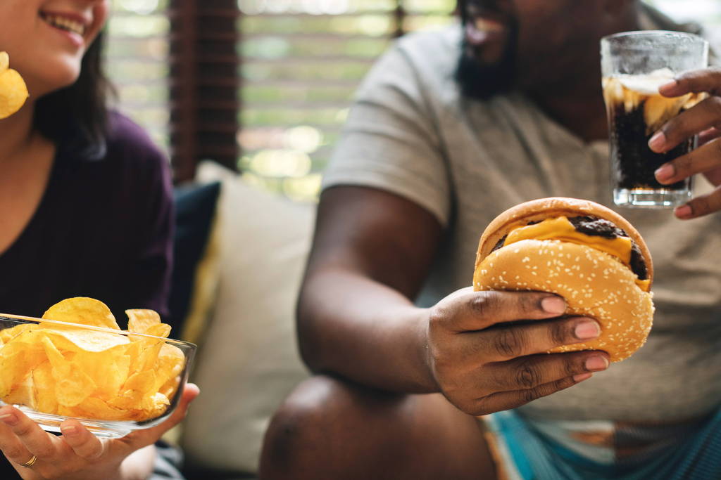 Especialistas dizem que, à medida que envelhecemos, devemos consumir menos calorias