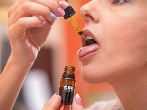 Tratamentos com óleo de canabidiol já são oferecidos com prescrição médica pela rede pública de saúde em Búzios e Volta Redonda