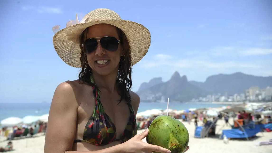 Médicos alertam sobre riscos para a saúde ocular durante o carnaval; veja as orientações