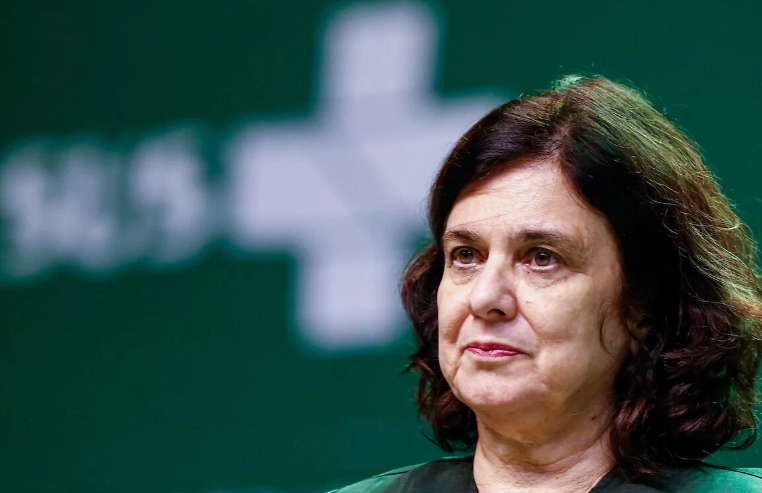 Ministra da Saúde pedirá união nacional contra explosão de casos de dengue no país, em cadeia nacional de TV nesta terça (6)