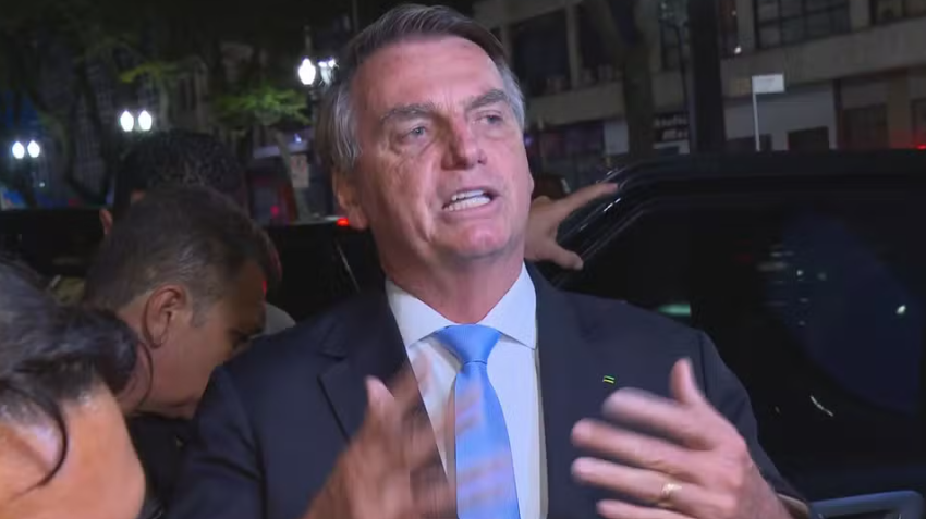Bolsonaro recebe alta após internação em Manaus devido a mal-estar