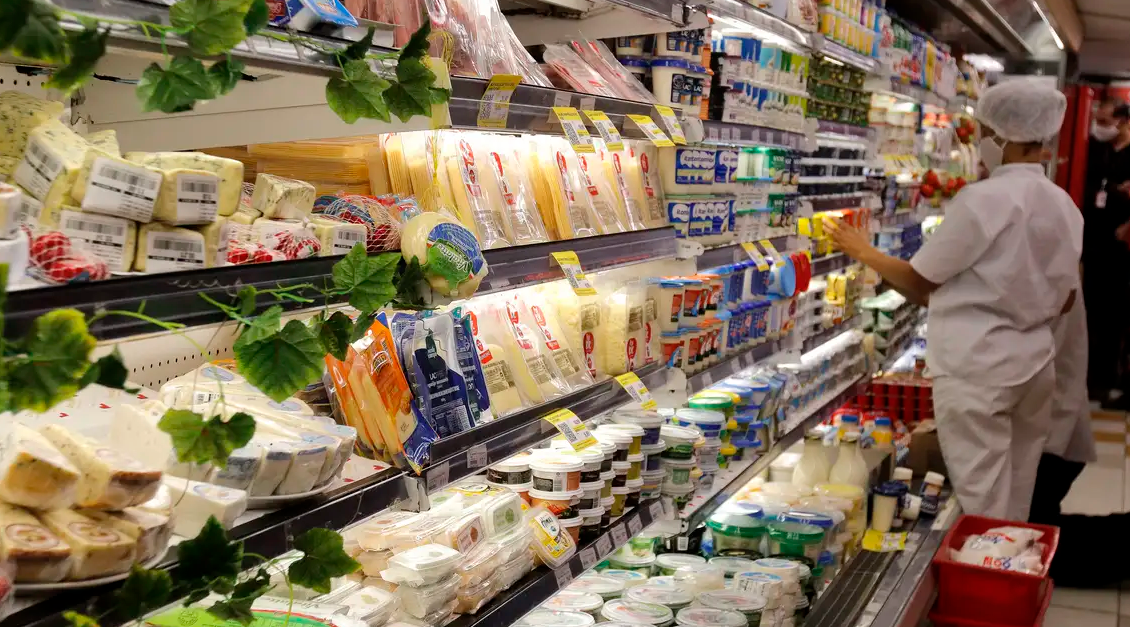 Anvisa alerta: 28% dos alimentos industrializados no país têm sódio em excesso