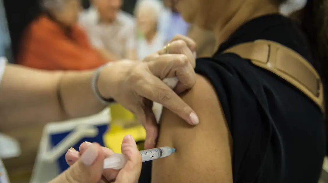Rio inicia vacinação contra gripe em grupos prioritários; saiba quais são