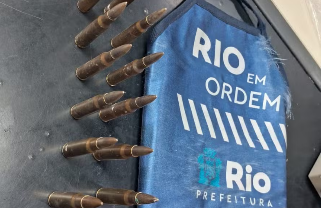 Agentes da subprefeitura do Rio encontram munição de fuzil e carteiras vazias abandonadas durante ação em Botafogo