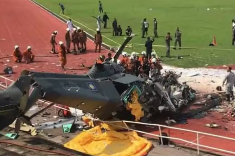 Tragédia na Malásia: colisão de helicópteros deixa dez mortos (assista ao vídeo)