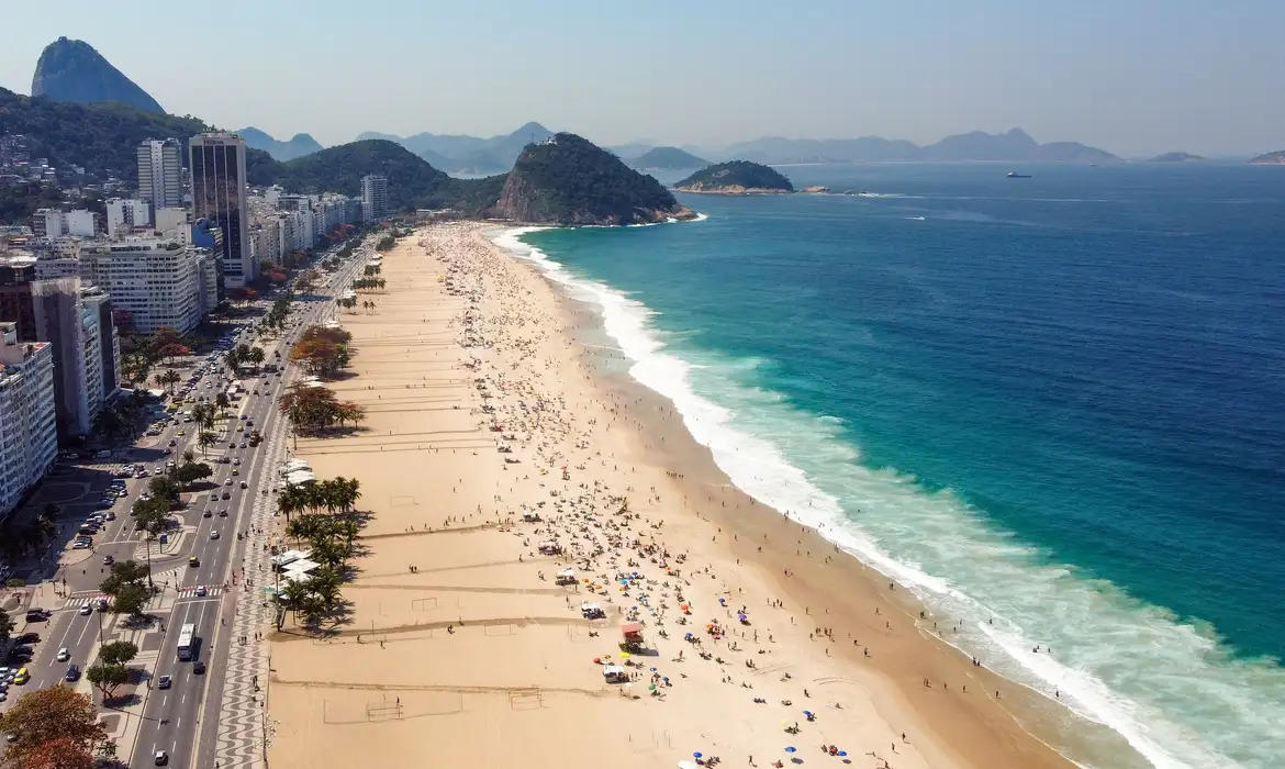 Rio terá sábado de sol e calor para show de Madonna: fãs contam com pontos de hidratação em Copacabana