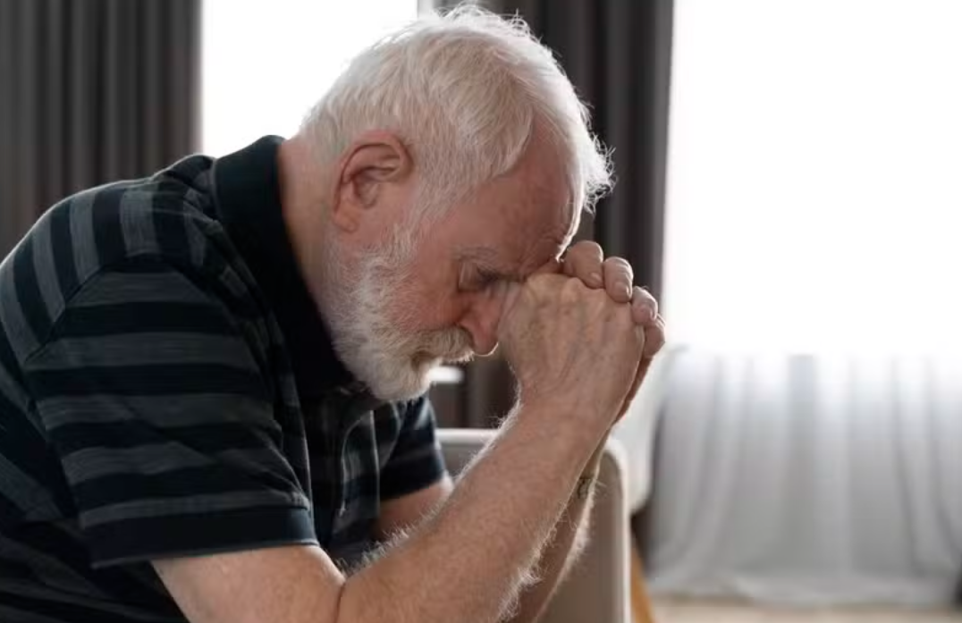 Estudo de Oxford revela: poluição do ar, diabetes e consumo de álcool são principais fatores de risco para demência