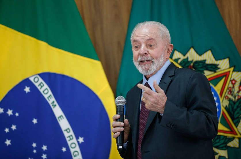 Lula volta a criticar taxa de juros, mas diz que não tem pressa para indicar sucessor de Campos no Banco Central