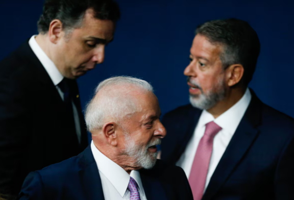 Após reunião com área política, Lula decide se encontrar com Lira e Pacheco na próxima semana para discutir pautas-bomba