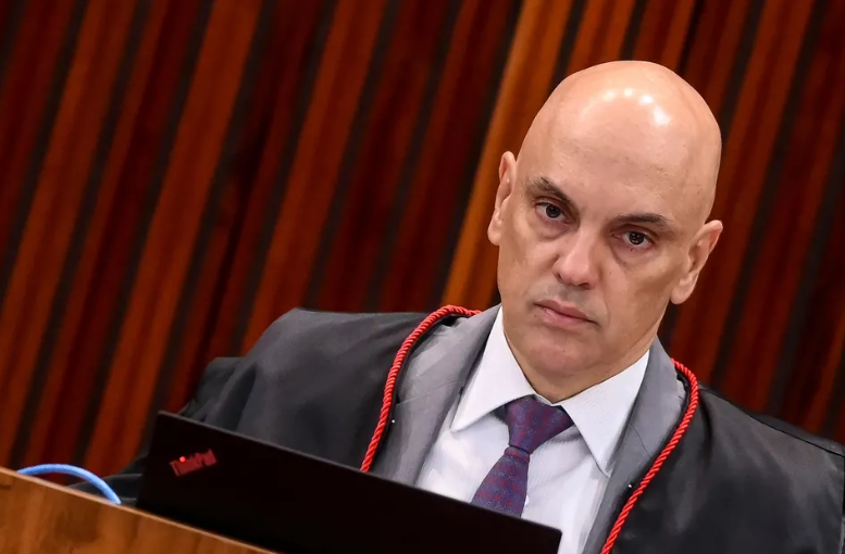 Moraes ordena que PF aprofunde investigação contra Bolsonaro e aliados sobre fraudes em cartões de vacina