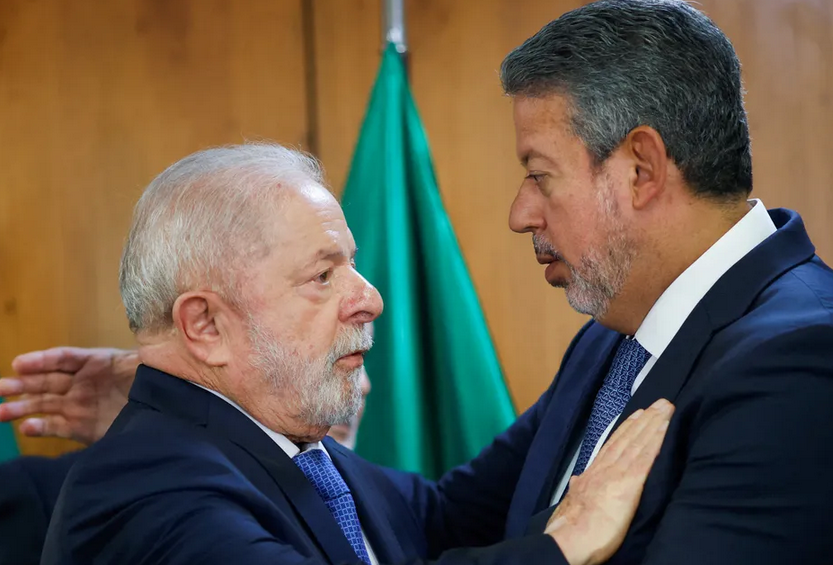 Líderes do governo e ministros estão de sobreaviso para reunião de emergência convocada por Lula