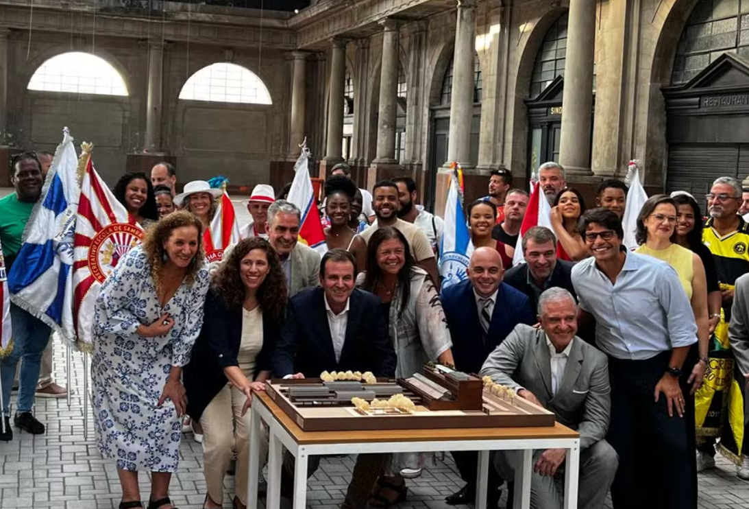 Eduardo Paes anuncia para agosto início das obras de restauração da Leopoldina e criação da Fábrica do Samba  