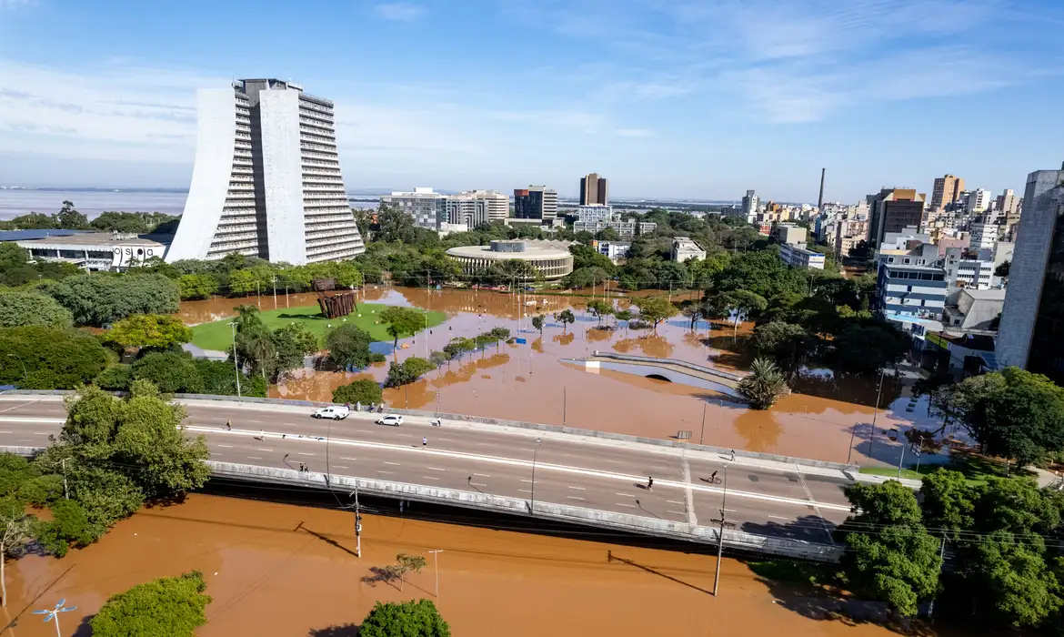 Governo Lula comprará imóveis em cidades gaúchas para doá-los a família desabrigadas pelas enchentes