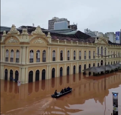 Chuvas deixam bairros de Porto Alegre submersos, incluindo o Mercado Público (veja o vídeo)