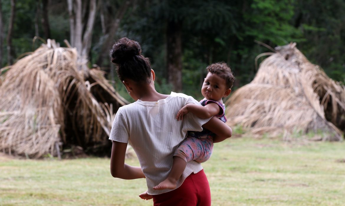Censo revela que há mais jovens entre indígenas e quilombolas do que no resto da população brasileira