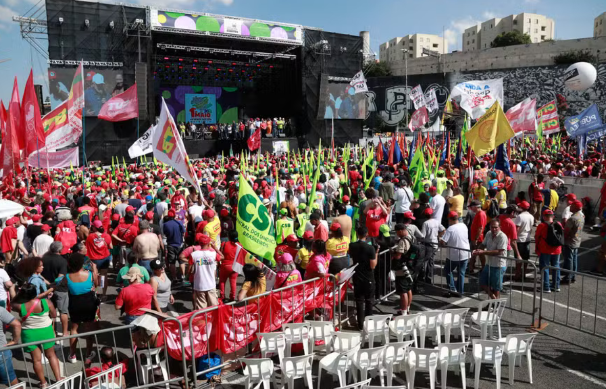 Ato esvaziado do 1º de maio aumenta pressão de petistas por mudanças na equipe de Lula