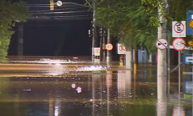 Temporal no RS: nível do Guaíba baixa 15 cm em 24 horas, mas água continua avançando em ruas de Porto Alegre