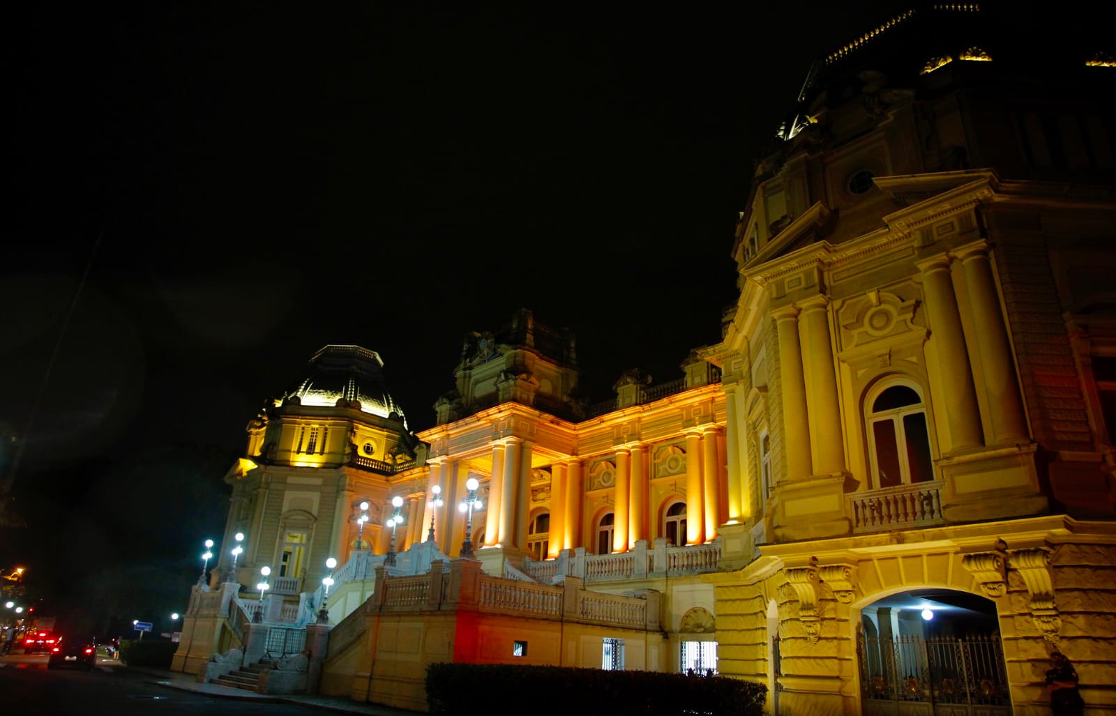 Palácio Guanabara terá iluminação lilás em homenagem ao Dia Nacional do Teste do Pezinho