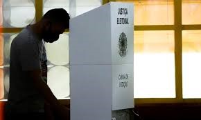 PL de Bolsonaro cresce entre candidatos pastores e policiais; PT de Lula é o que mais lança professores