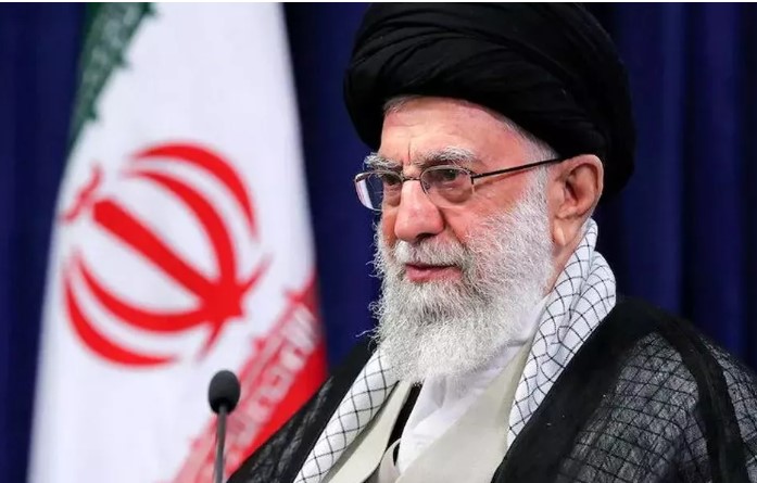 Irã escolhe sucessor de Ali Khamenei após bombardeio em Teerã