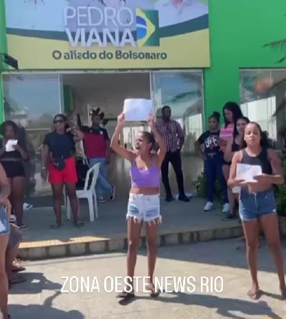 Cabos eleitorais protestam contra calote de candidato a vereador do PL (veja vídeos)