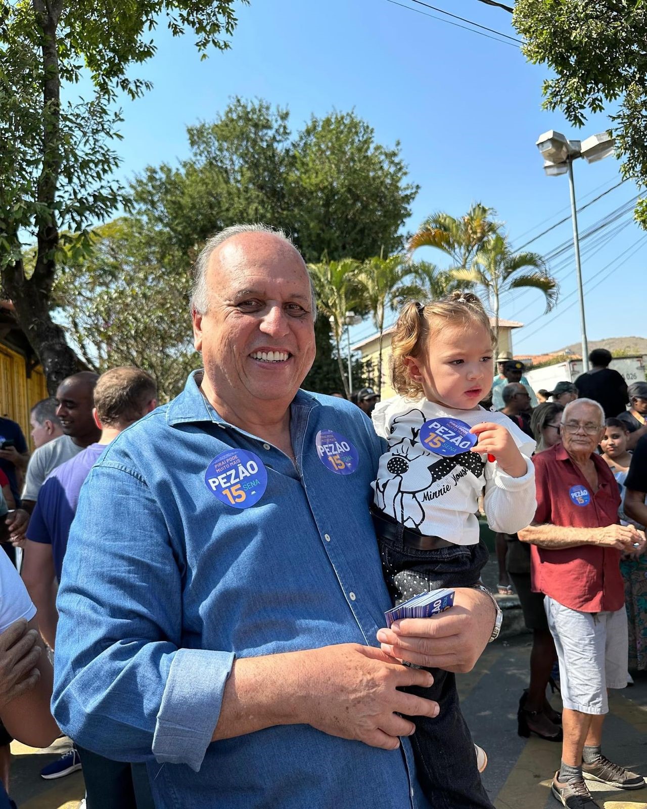 Pezão sofre acidente e interrompe agenda de campanha