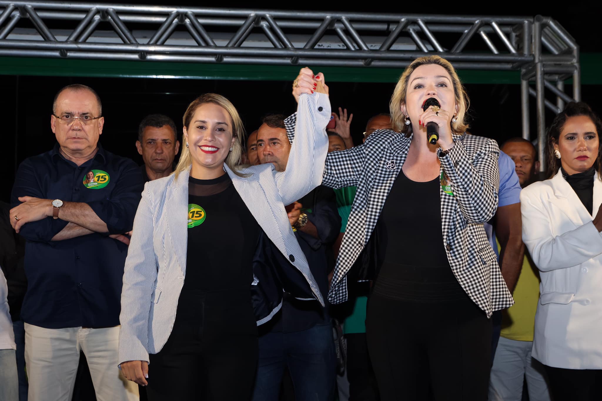 Araruama: nova pesquisa mostra Daniela de Livia na frente com 50% das intenções de voto; Penha Bernardes tem 23%