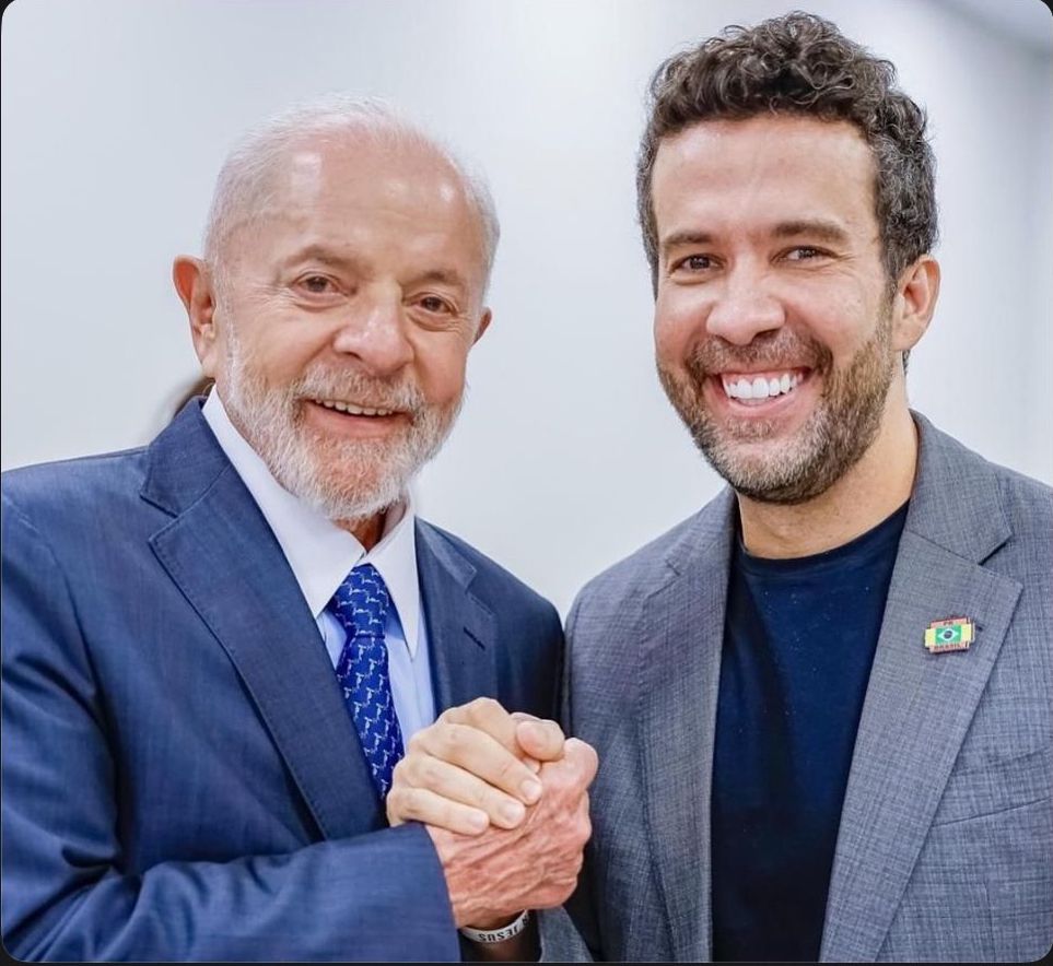 Após ser indiciado pela PF, Janones posta foto com Lula: “estaremos sempre juntos”