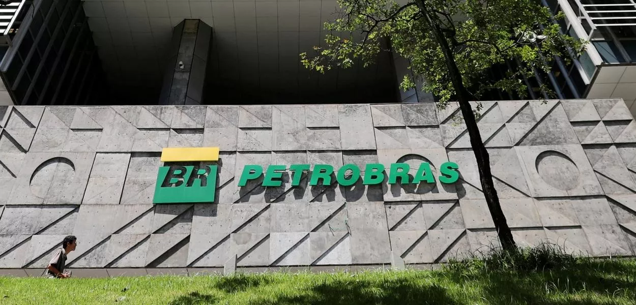 Queima de gás em plataformas atinge maior nível em 15 anos e emissões da Petrobras sobem