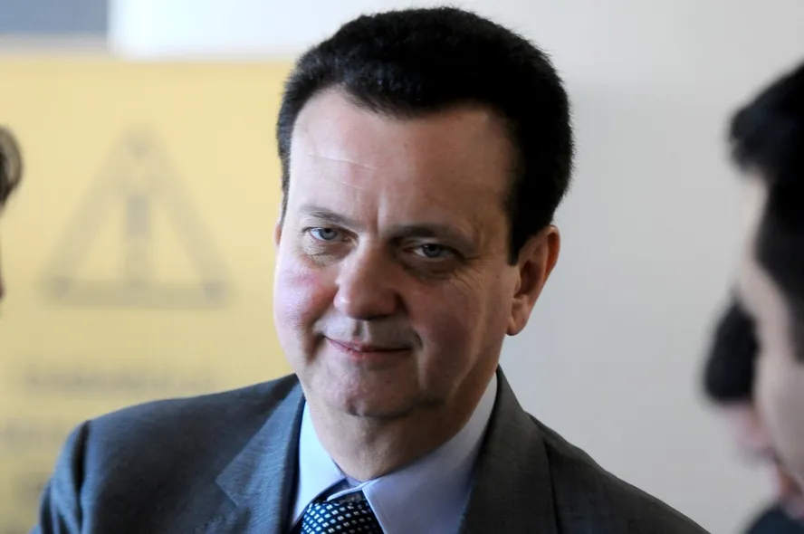 PSD vai comandar mais prefeituras e população maior, seguido pelo MDB; PL avança e ganha em 4 capitais