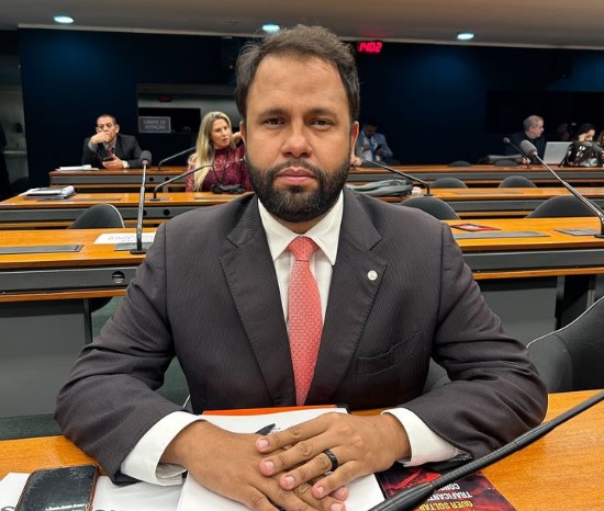 Pastor Henrique Vieira lança candidatura à Presidência da Câmara e desafia Hugo Motta para um debate: “Onde ele quiser”