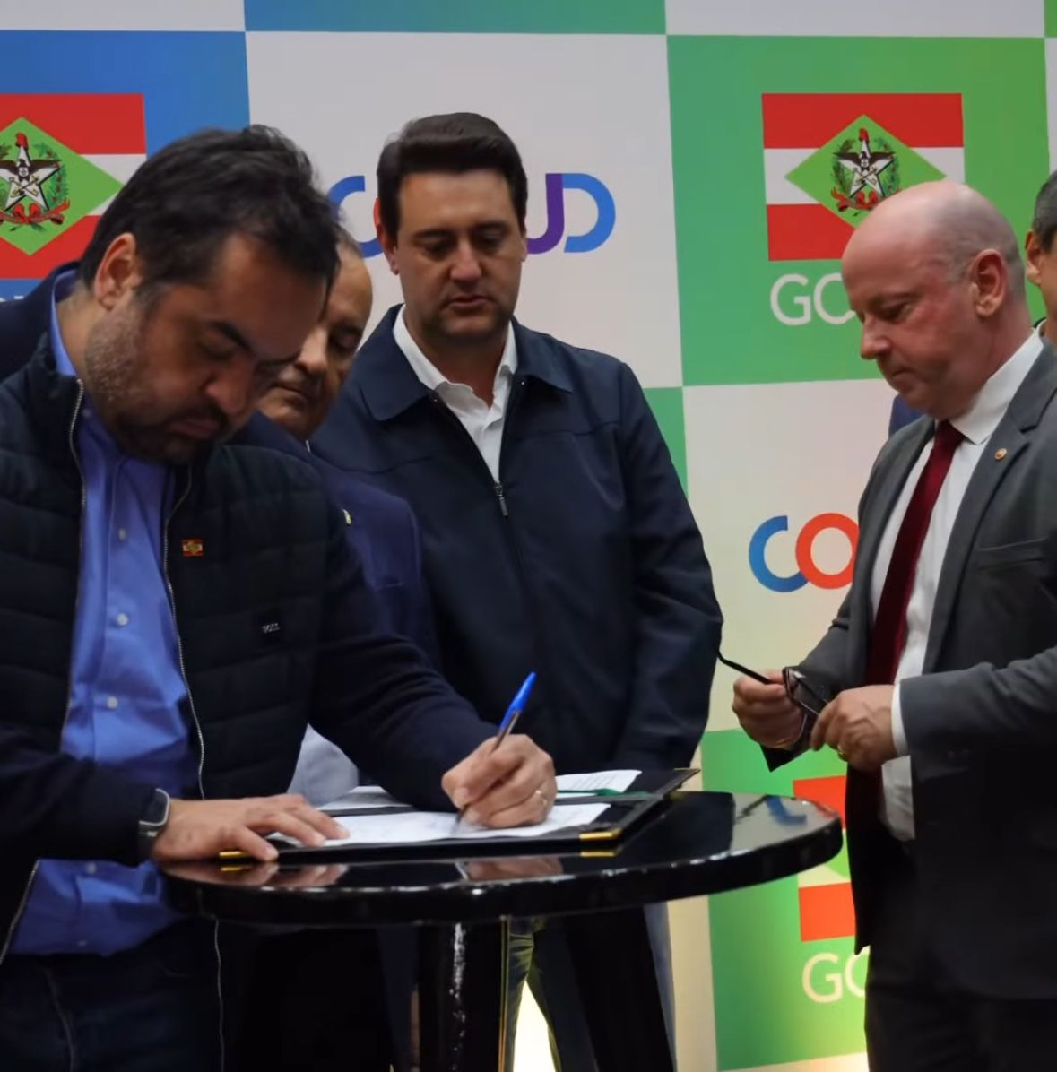 Castro assina acordo com governadores do COSUD para ampliar ações de combate ao crime organizado; saiba detalhes