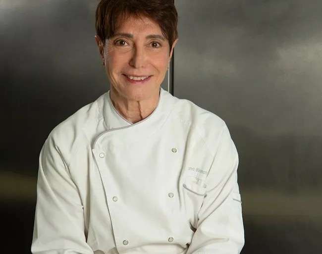 SILVANA BIANCHI ESTÁ DE VOLTA À COZINHA, AGORA NO COMANDO DA PASTRELLA, QUE ESTÁ COM MENU ESPECIAL PARA AS FESTAS DE FIM DE ANO