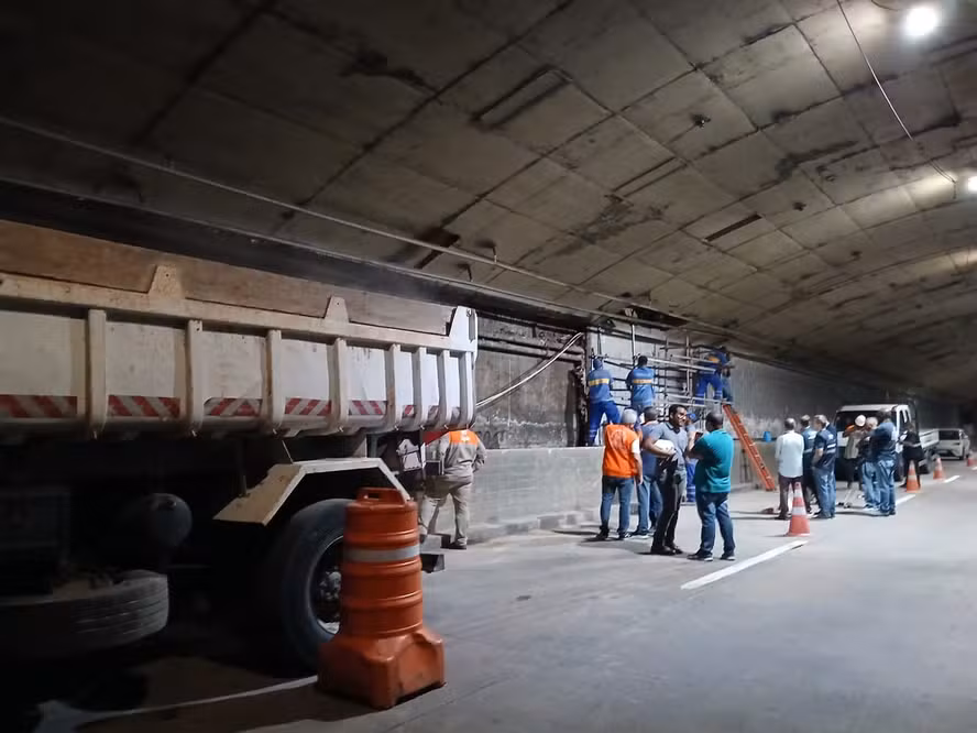 Túnel Santa Bárbara será fechado às noites no sentido Santo Cristo para Light concluir obras que causaram interdição