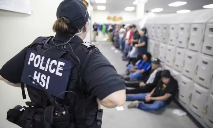 Americanos são detidos por falar espanhol nos EUA, e agentes pedem desculpas
