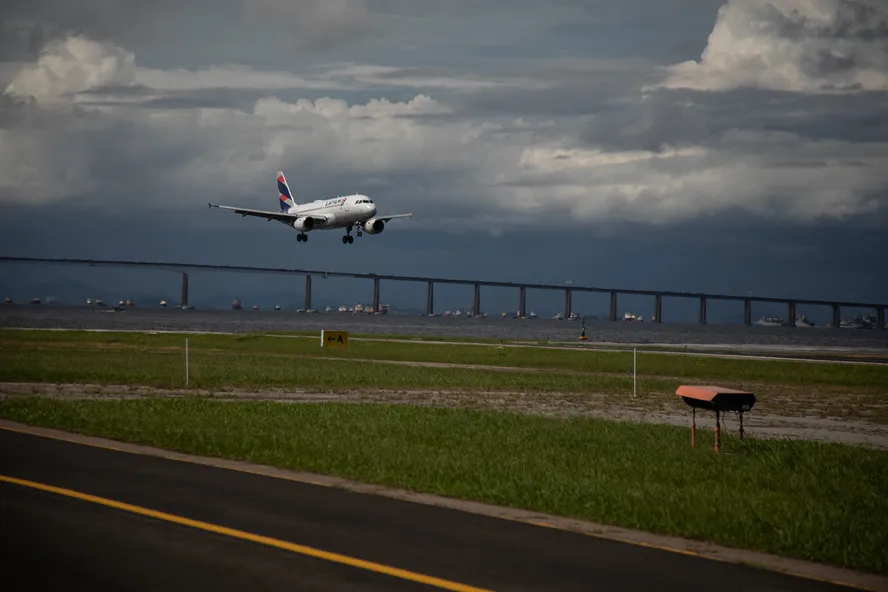 Governo prepara pacote para conter alta do querosene de aviação e evitar aumento nas passagens