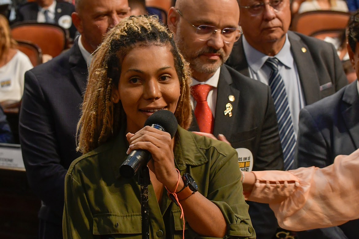 Deputada lança livro sobre segurança pública e direitos humanos no Rio