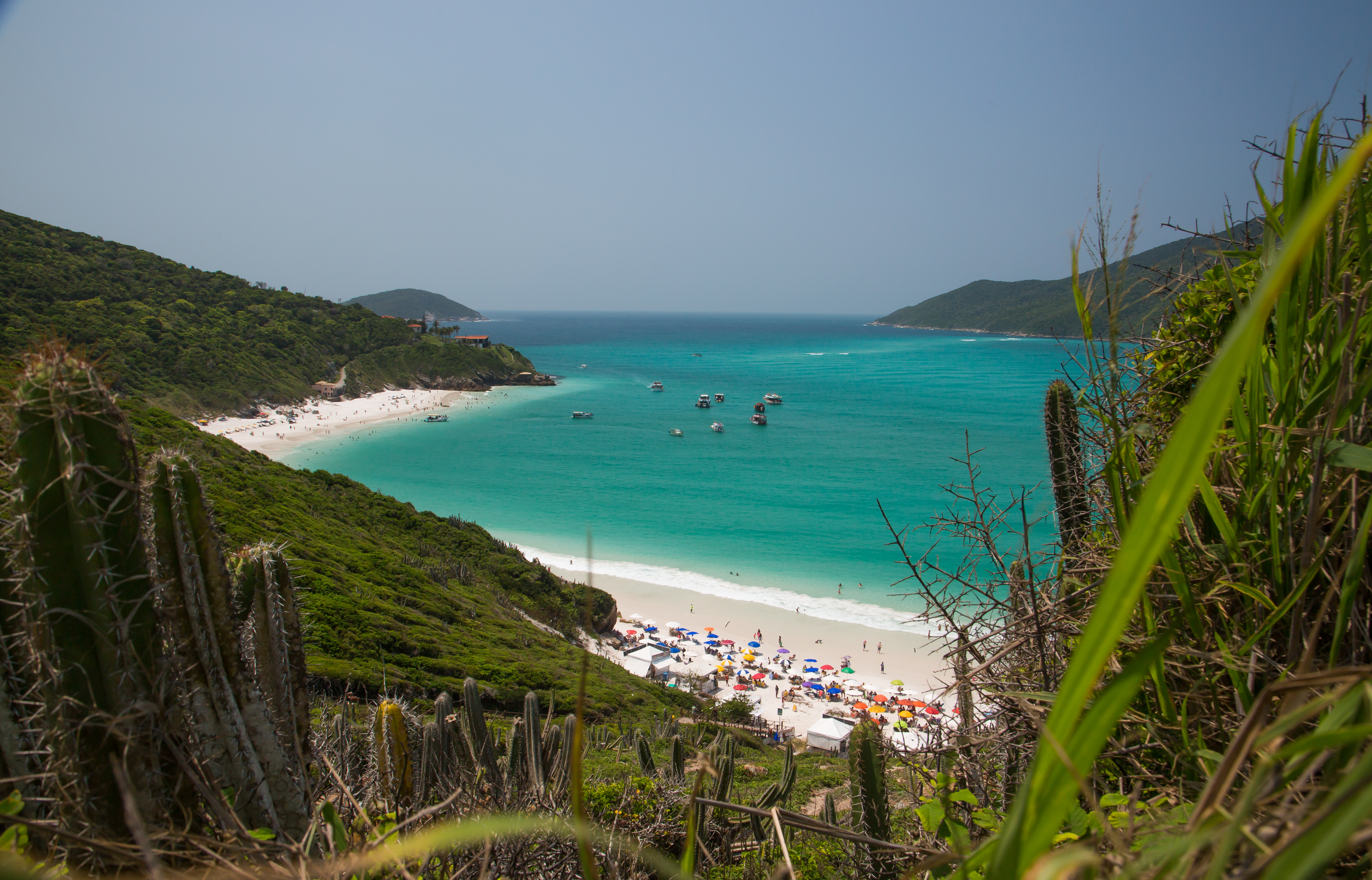 Prainhas do Pontal do Atalaia conquistam prêmio e elevam Arraial do Cabo ao topo do turismo