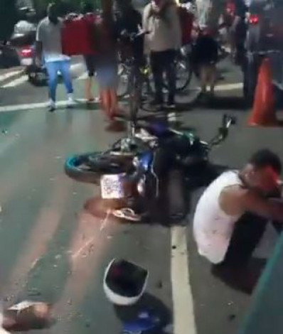 Motociclista que atropelou homem e criança na saída de shopping vai responder por lesão corporal