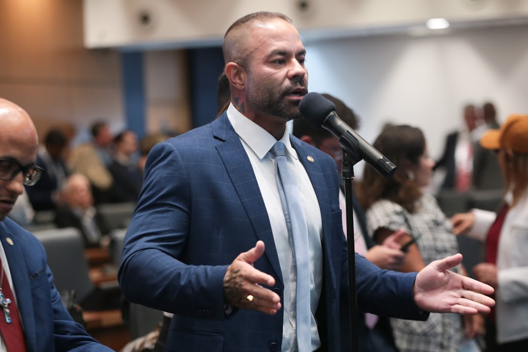 Nome de Felippe Poubel ganha força entre bolsonaristas na disputa por vaga ao Senado