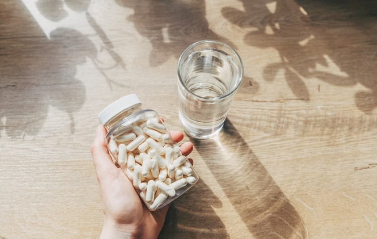 Dois em cada três suplementos avaliados pela Anvisa apresentam irregularidades; conheça os perigos