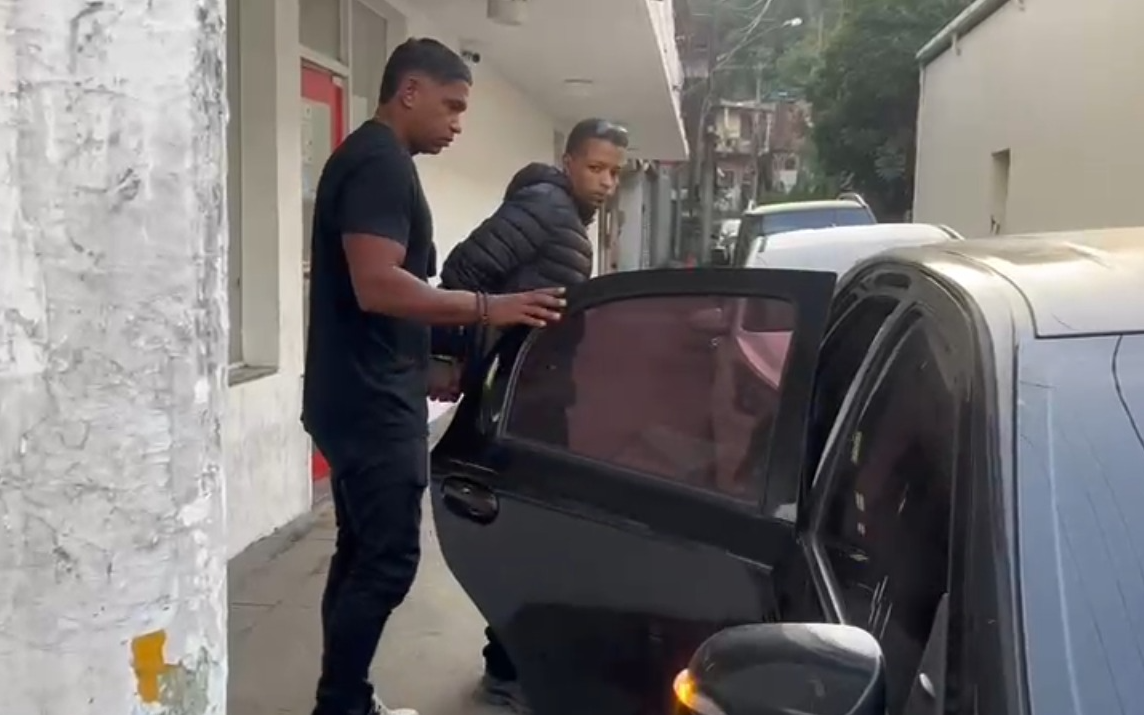 ‘MC do Tráfico’ que fazia apologia ao crime em músicas é preso em Magé