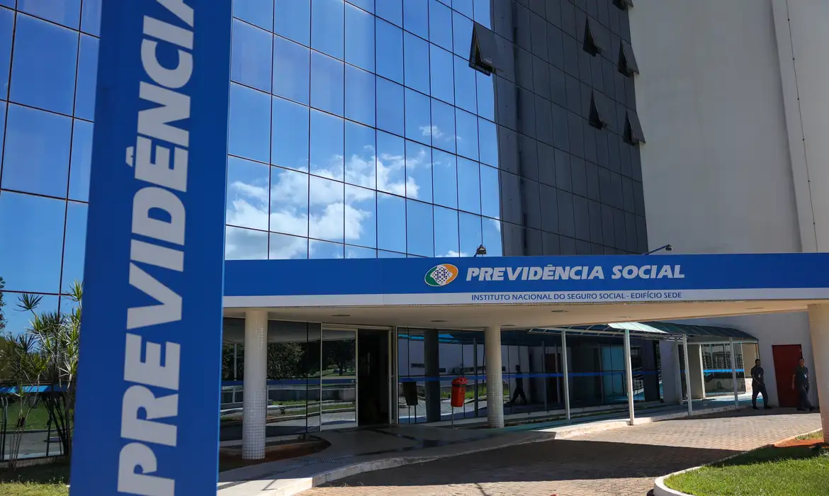 Sob Bolsonaro, INSS mudou regras e permitiu expasão do Credcesta 16 dias após ofício do Master